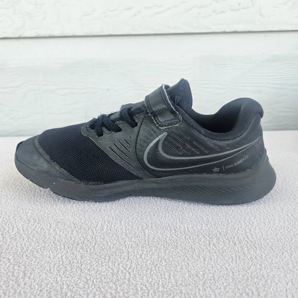 Nike Star Runner 4 Triple Black Athletic Low Top Sneakers Youth SZ 3Y Hook Loop